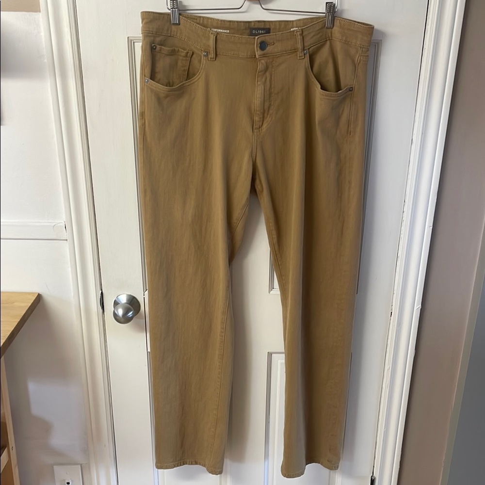 DL1961 Avery Relaxed Straight 5 pocket stretch denim tan pants men’s size 38X34